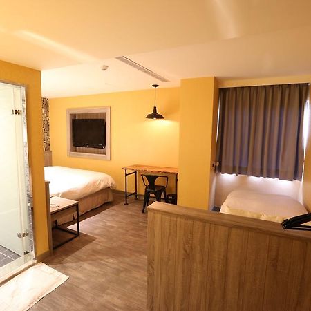 Central Hotel Таоюань Экстерьер фото